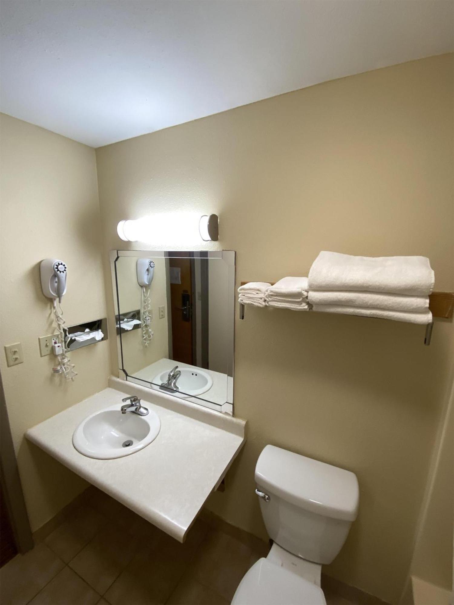 Surestay By Best Western Massena Luaran gambar