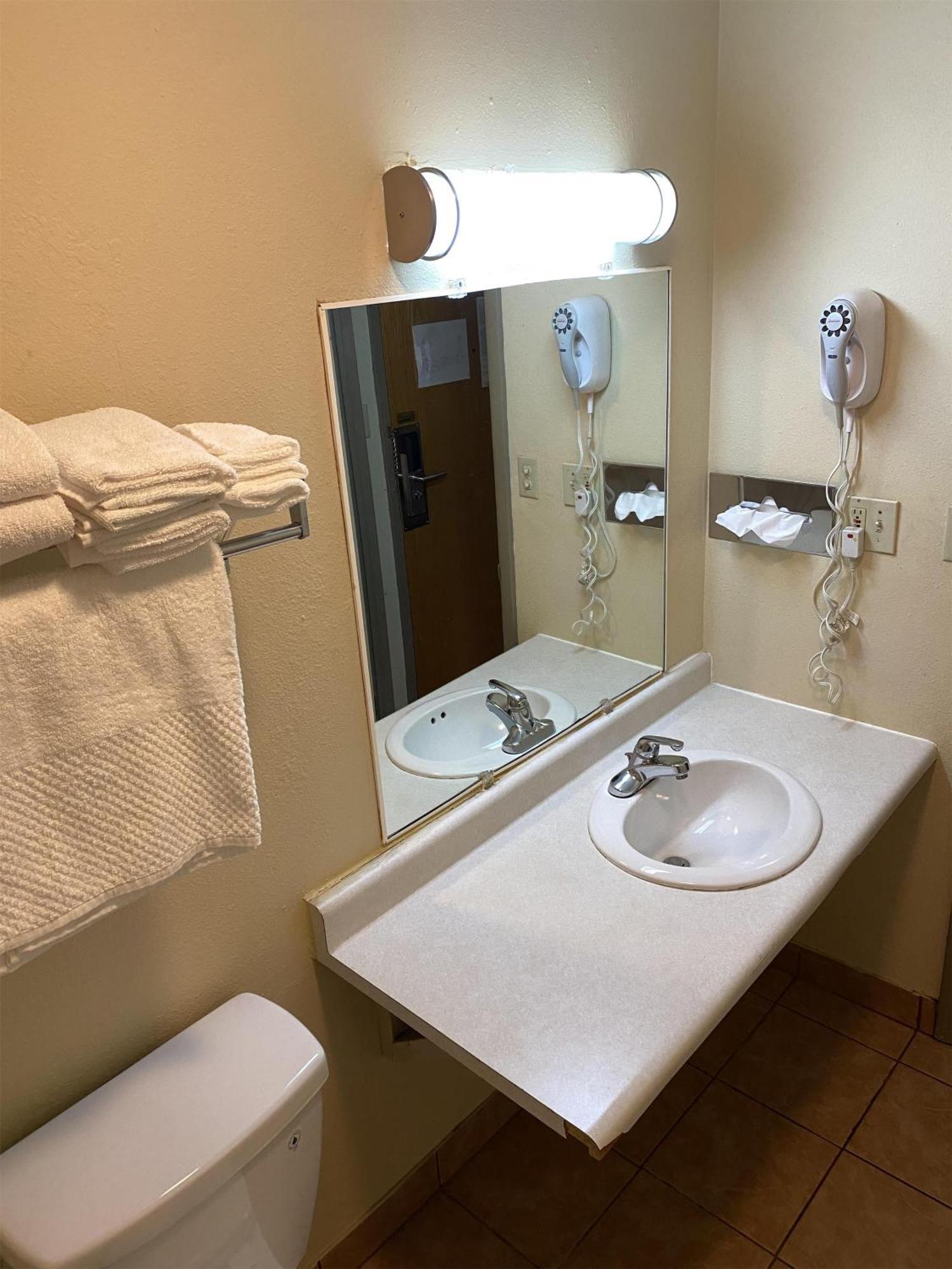 Surestay By Best Western Massena Luaran gambar