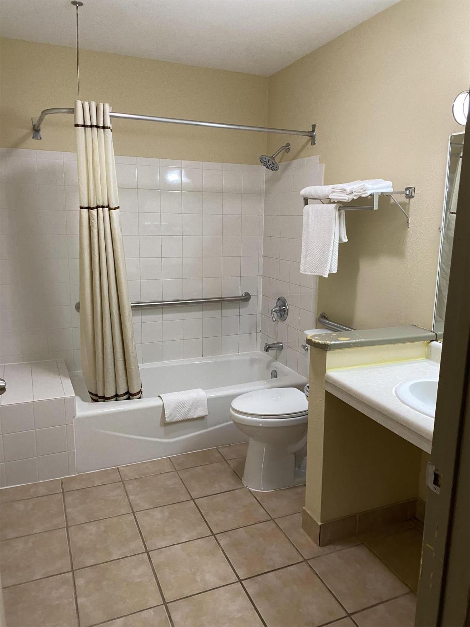 Surestay By Best Western Massena Luaran gambar